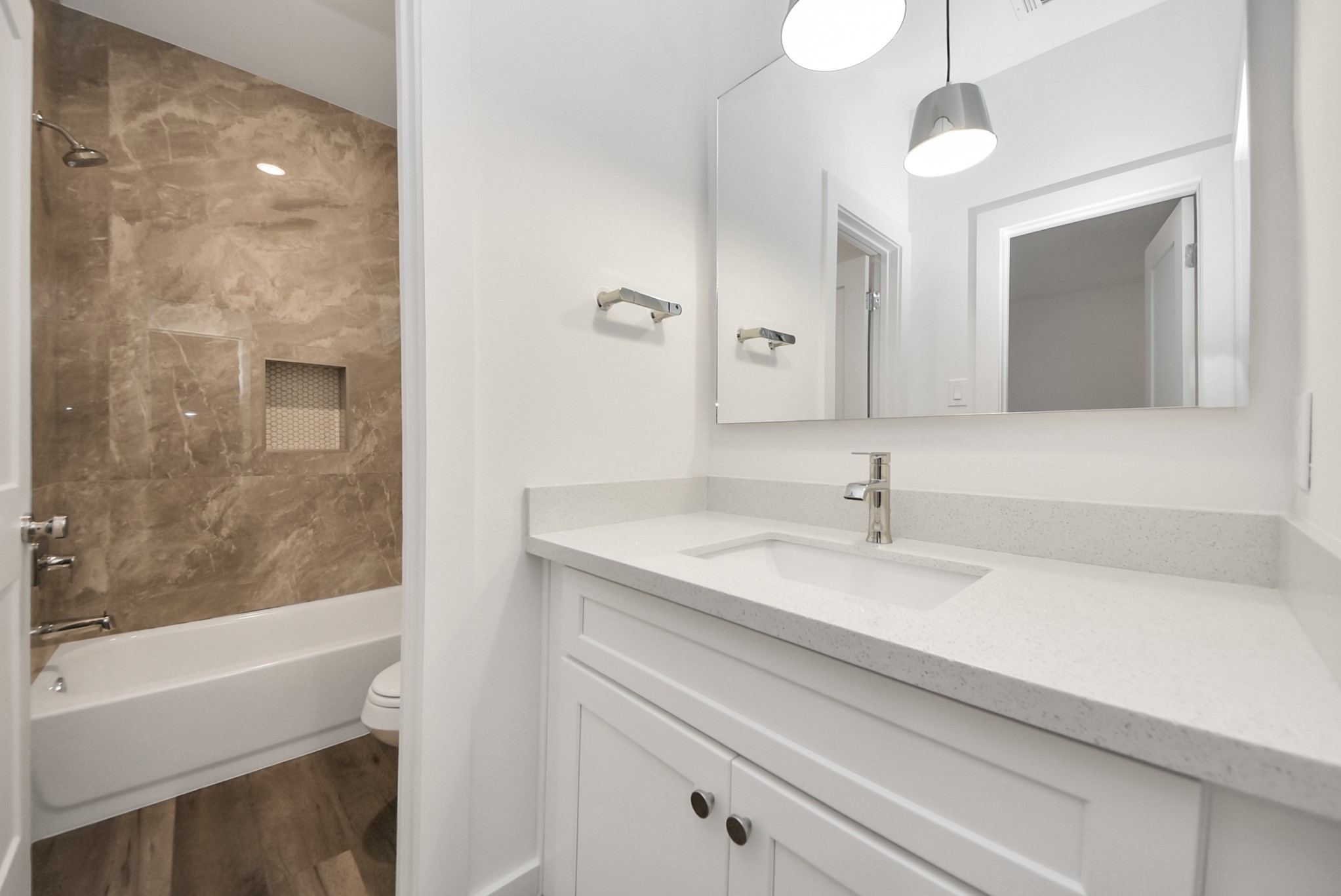 7504 Carver Road, Unit D Houston, TX 77088 - Photo 38 of 49 a bathroom with a sink and a bathtub