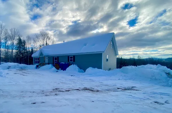 $549,000 | 3 Gore Line Road, Hanover, ME 04237