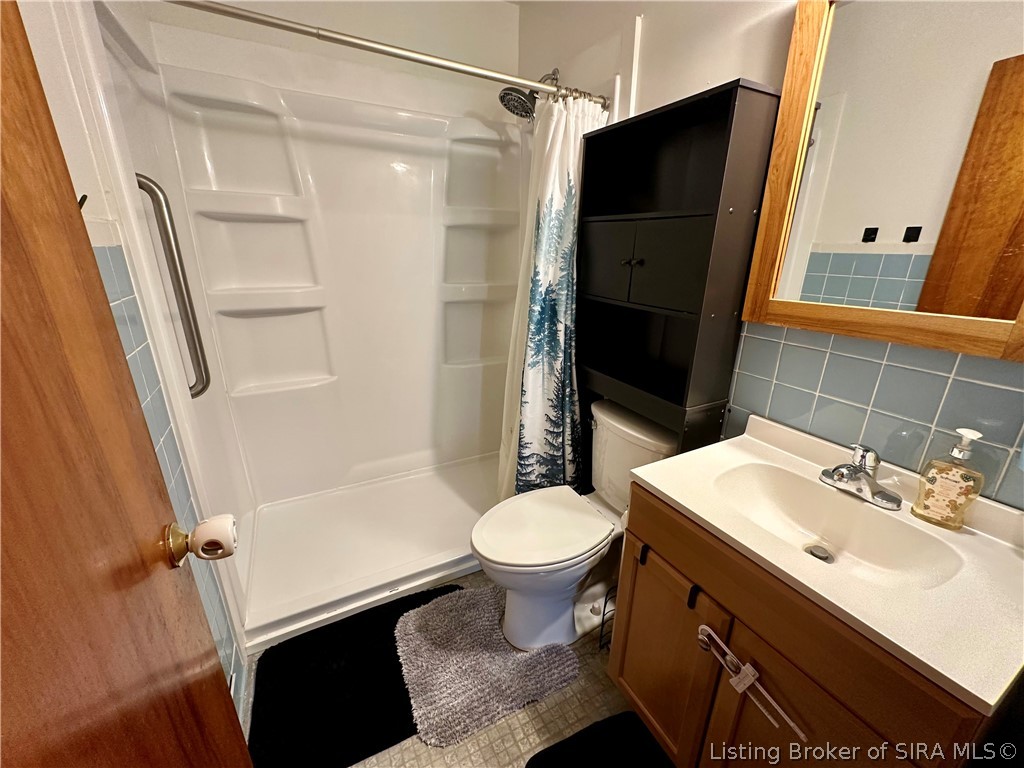 230 Hendricks Street Madison, IN 47250 - Photo 15 of 17 Full Bath