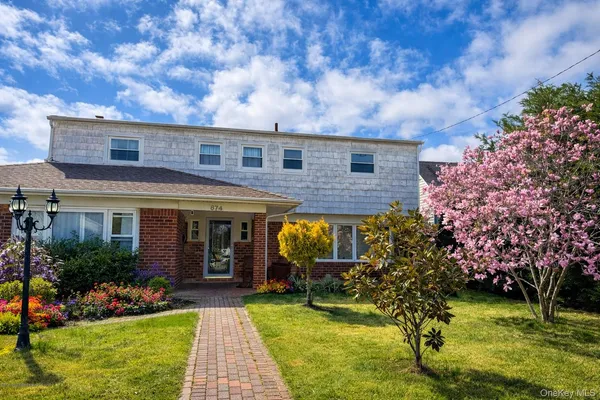 $4,500 | 874 Seamans Nck Road, Wantagh, NY 11793