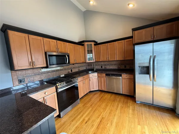 $4,500 | 874 Seamans Nck Road, Wantagh, NY 11793