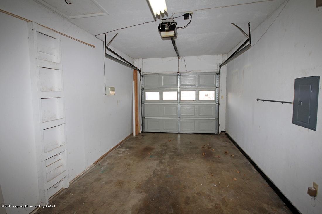 4404 South Bonham Street Amarillo, TX 79110 - Photo 27 of 31 an empty room with windows