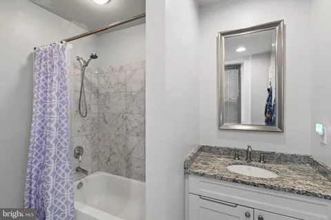 $515,000 | 1811 Chestnut Street, Unit 301, Philadelphia, PA 19103