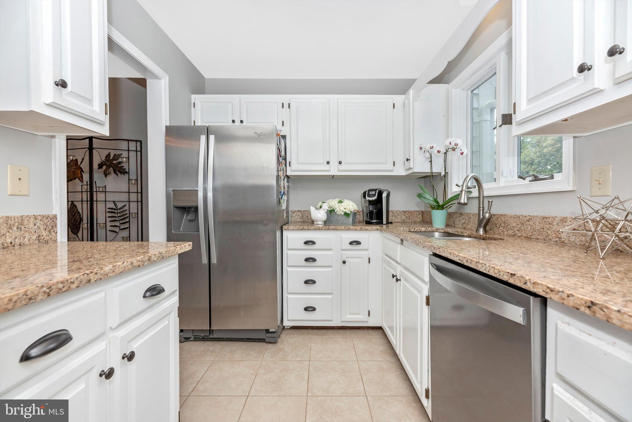 7172 Masters Road New Market, MD 21774 - Photo 12 of 43 Granite Counters and Stainless Steel Appliances!