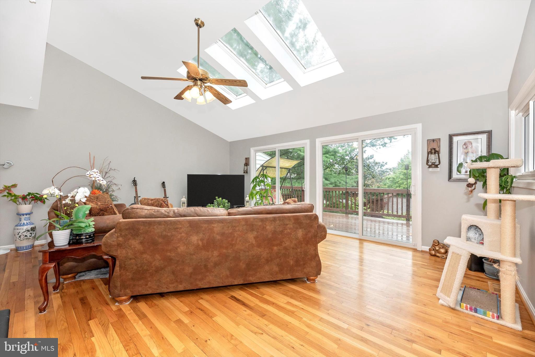 7172 Masters Road New Market, MD 21774 - Photo 3 of 43 Huge Living Room