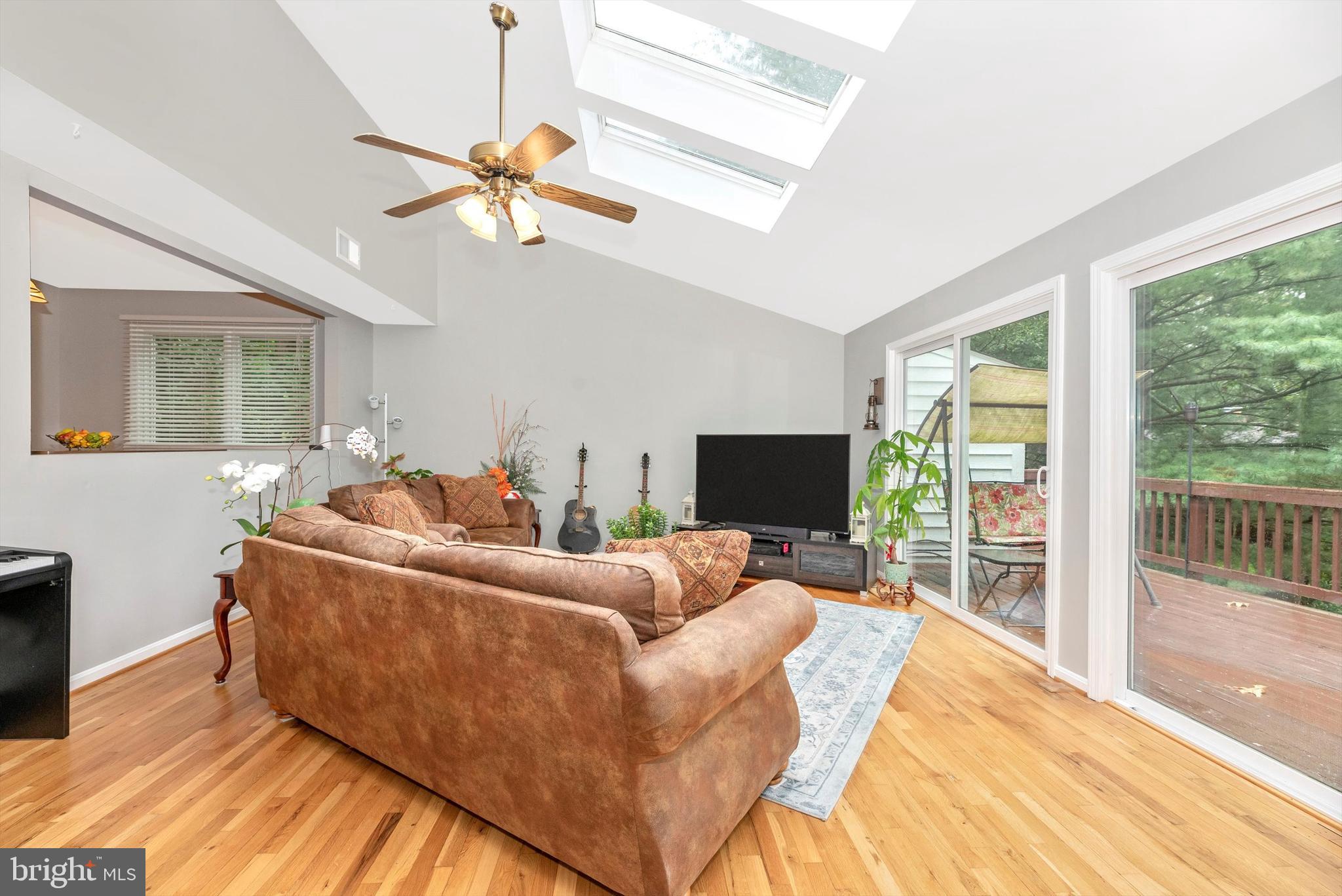 7172 Masters Road New Market, MD 21774 - Photo 4 of 43 Flooded with Light!