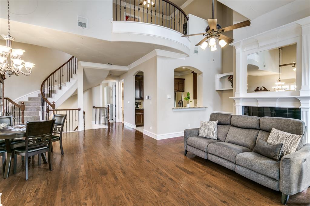 800 Rockingham Drive Irving, TX 75063 - Photo 13 of 35 Main Living Space