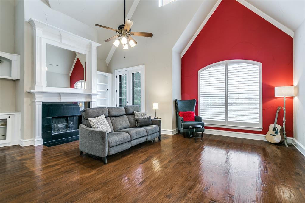 800 Rockingham Drive Irving, TX 75063 - Photo 16 of 35 Living room featuring plenty of natural light, lofted ceilings.