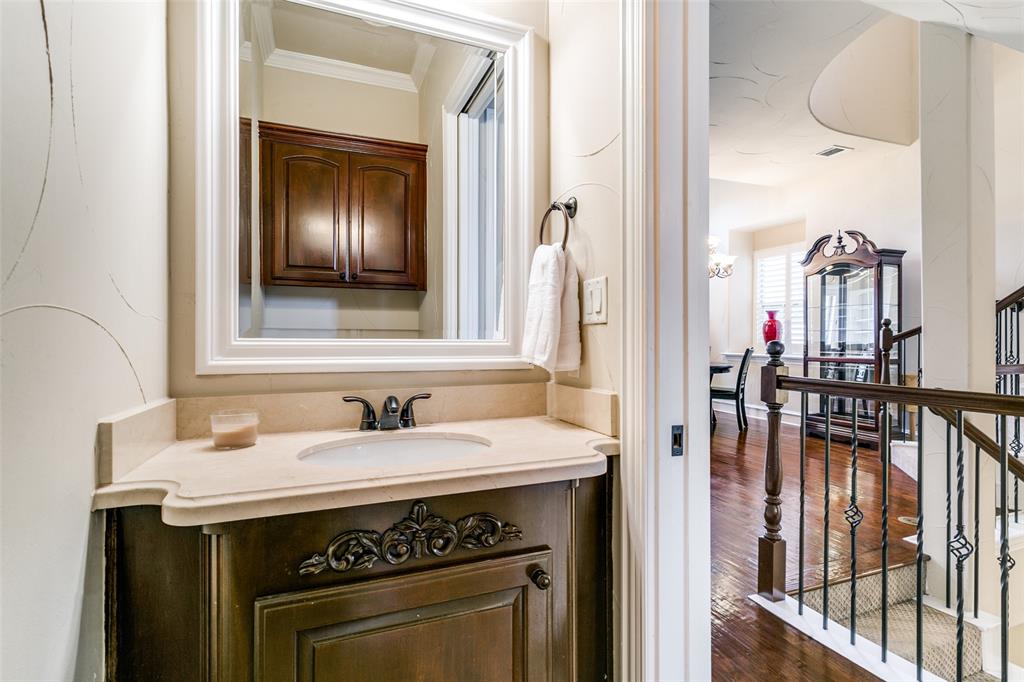 800 Rockingham Drive Irving, TX 75063 - Photo 22 of 35 Powder bathroom on main living floor