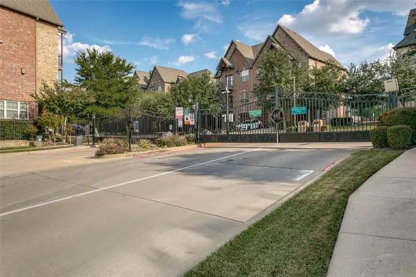 $479,990 | 800 Rockingham Drive, Irving, TX 75063