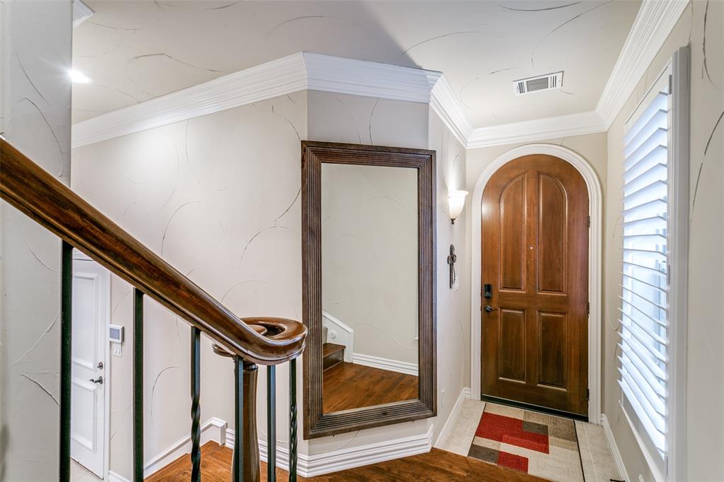 800 Rockingham Drive Irving, TX 75063 - Photo 7 of 35 Foyer