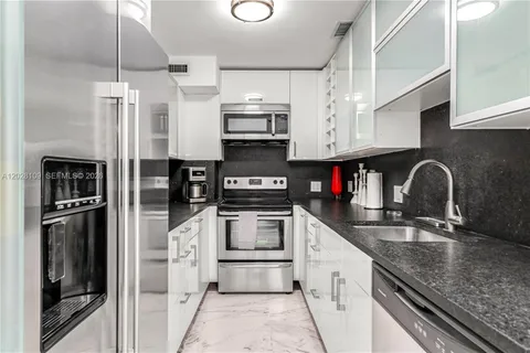 $659,000 | 3 Island Avenue, Unit 11B, Miami Beach, FL 33139