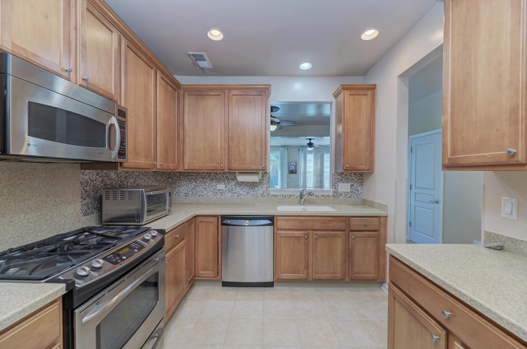 2886 Edgewater Drive Elgin, IL 60124 - Photo 11 of 31