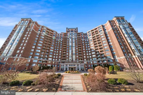 $475,000 | 5809 Nicholson Lane, Unit 214, Rockville, MD 20852