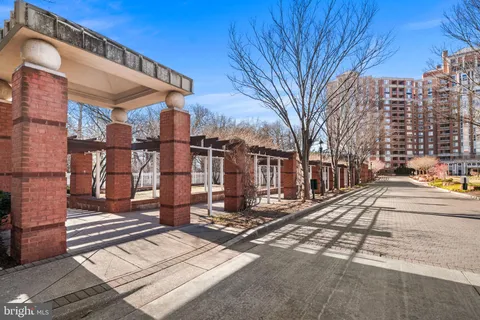 $475,000 | 5809 Nicholson Lane, Unit 214, Rockville, MD 20852