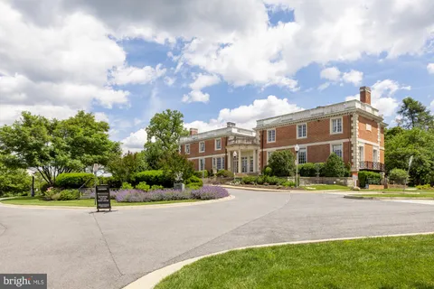 $475,000 | 5809 Nicholson Lane, Unit 214, Rockville, MD 20852