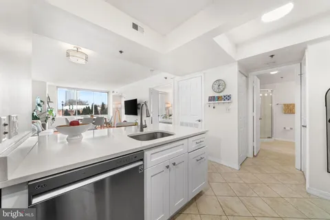 $475,000 | 5809 Nicholson Lane, Unit 214, Rockville, MD 20852