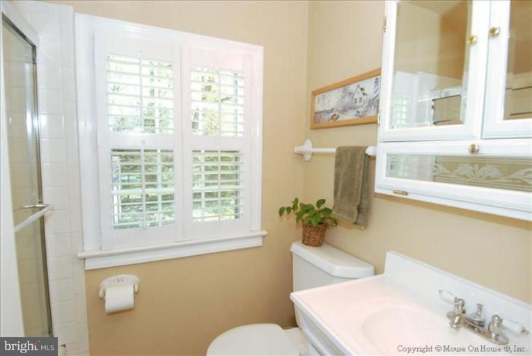 10309 Cherry Tree Lane Silver Spring, MD 20901 - Photo 13 of 17 Bath #1
