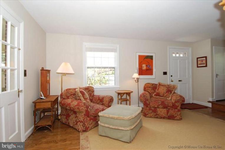 10309 Cherry Tree Lane Silver Spring, MD 20901 - Photo 7 of 17 Living Room #2