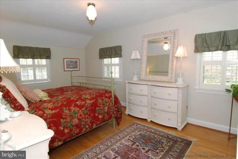 10309 Cherry Tree Lane Silver Spring, MD 20901 - Photo 10 of 17 Master Bedroom