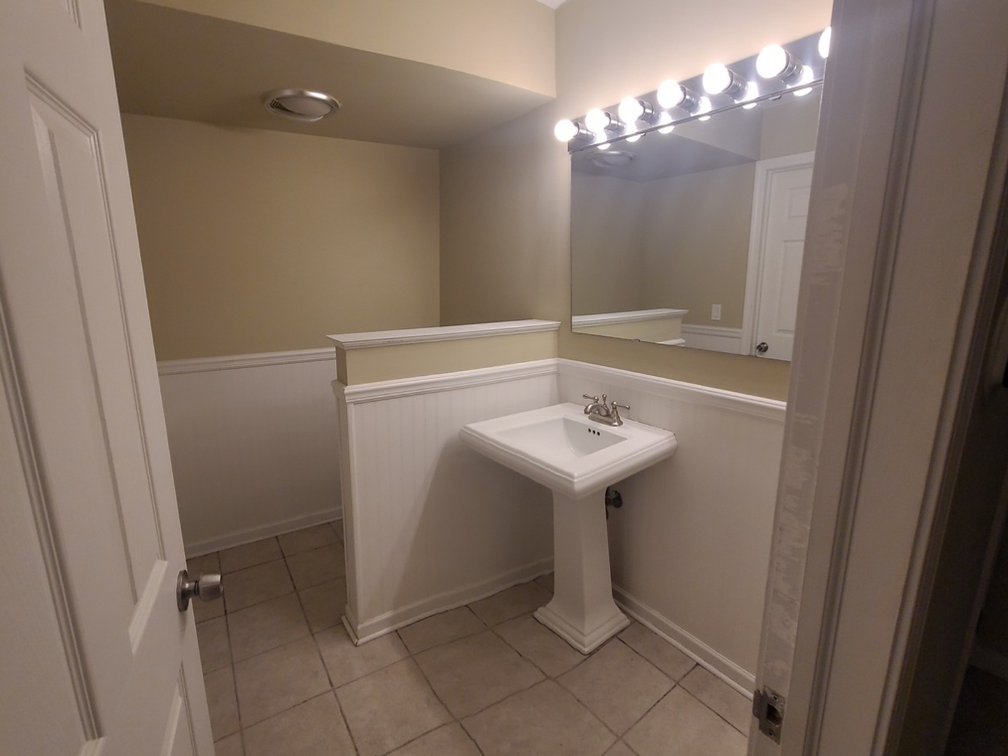 566 Timber Ridge Drive, Unit 203 Carol Stream, IL 60188 - Photo 12 of 17 a bathroom with a sink and mirror