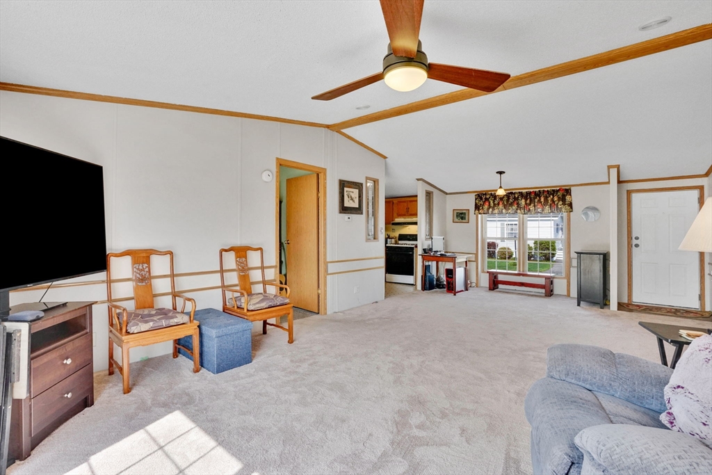 27 Somerset Road Chicopee, MA 01020 - Photo 28 of 33