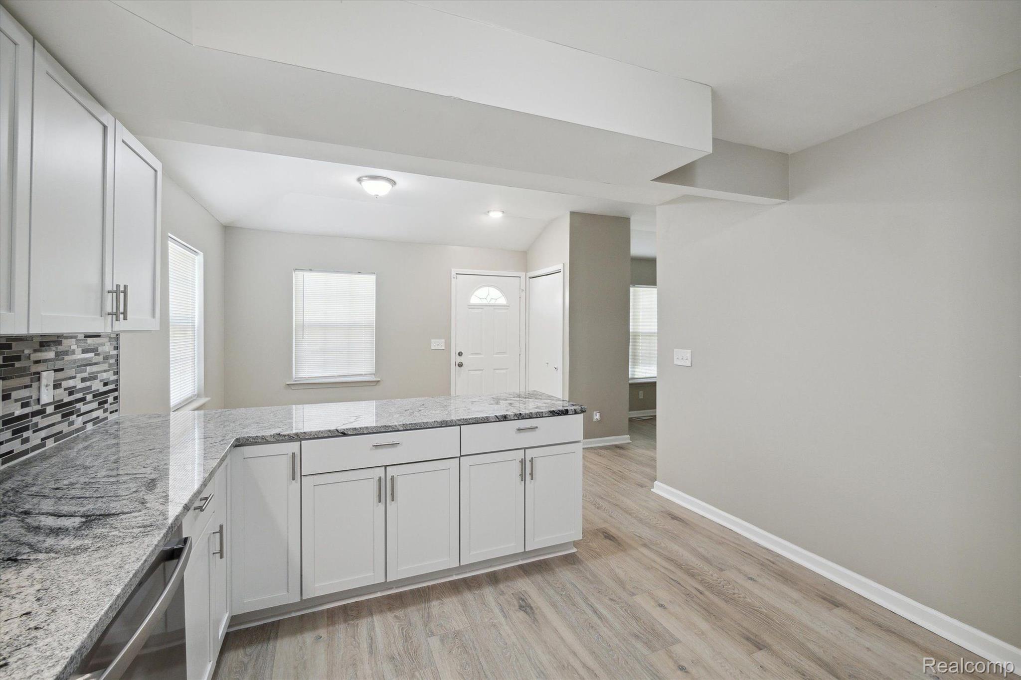 19983 Inkster Road Livonia, MI 48152 - Photo 9 of 22 Kitchen Penninsula