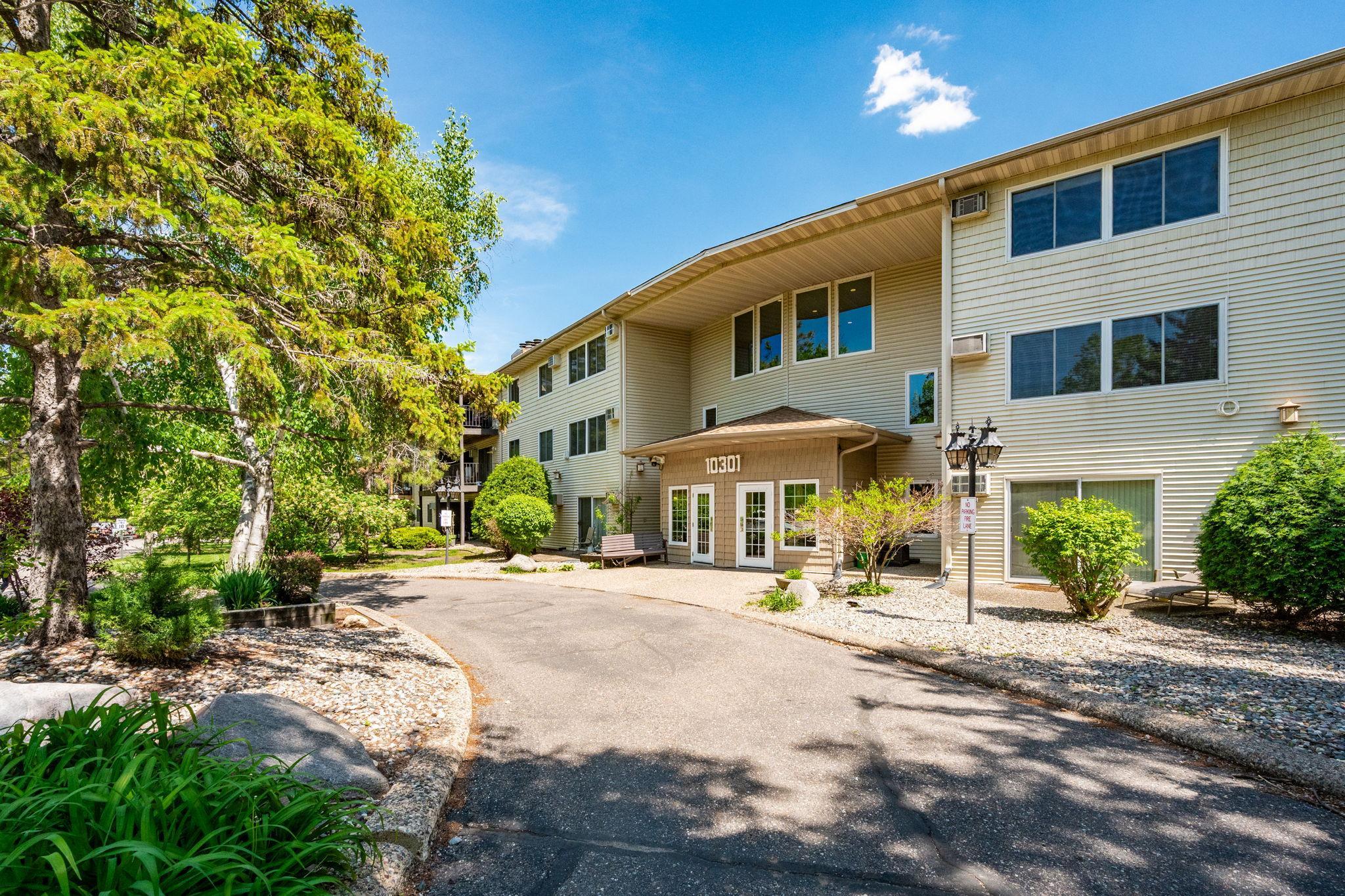 10301 Cedar Lk Road South, Unit 201 Hopkins, MN 55305 - Photo 1 of 32