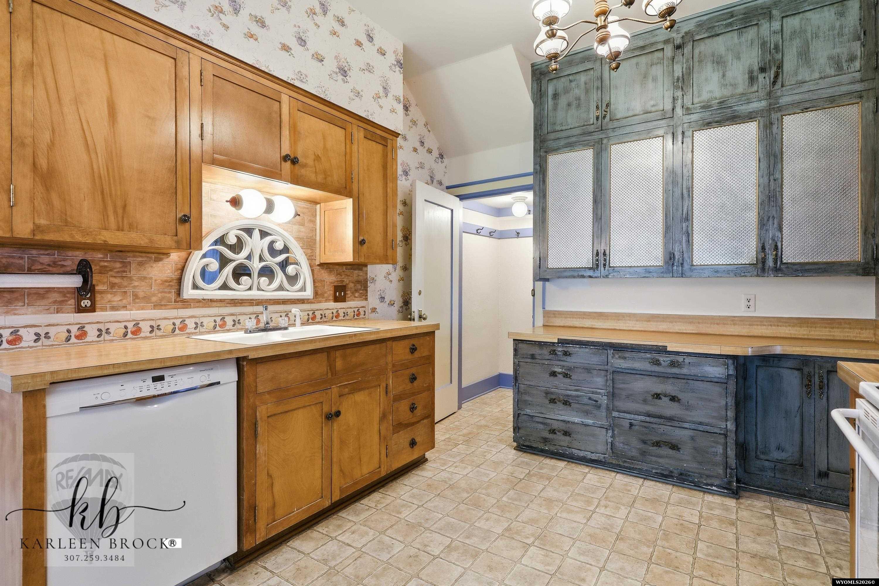 1016 South Center Street Casper, WY 82601 - Photo 11 of 34