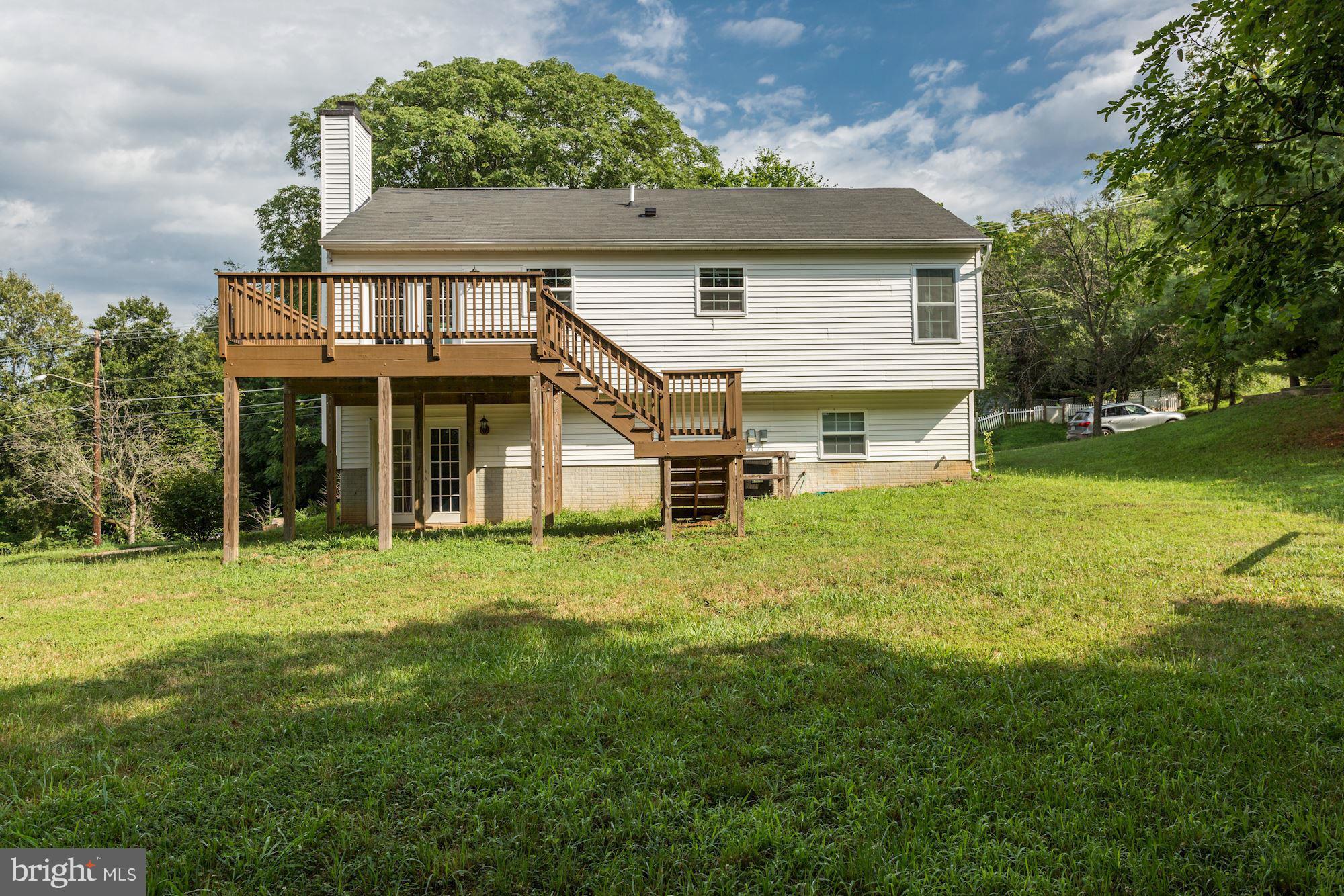 9110 Old Palmer Road Fort Washington, MD 20744 - Photo 29 of 30 Deck freshly painted!