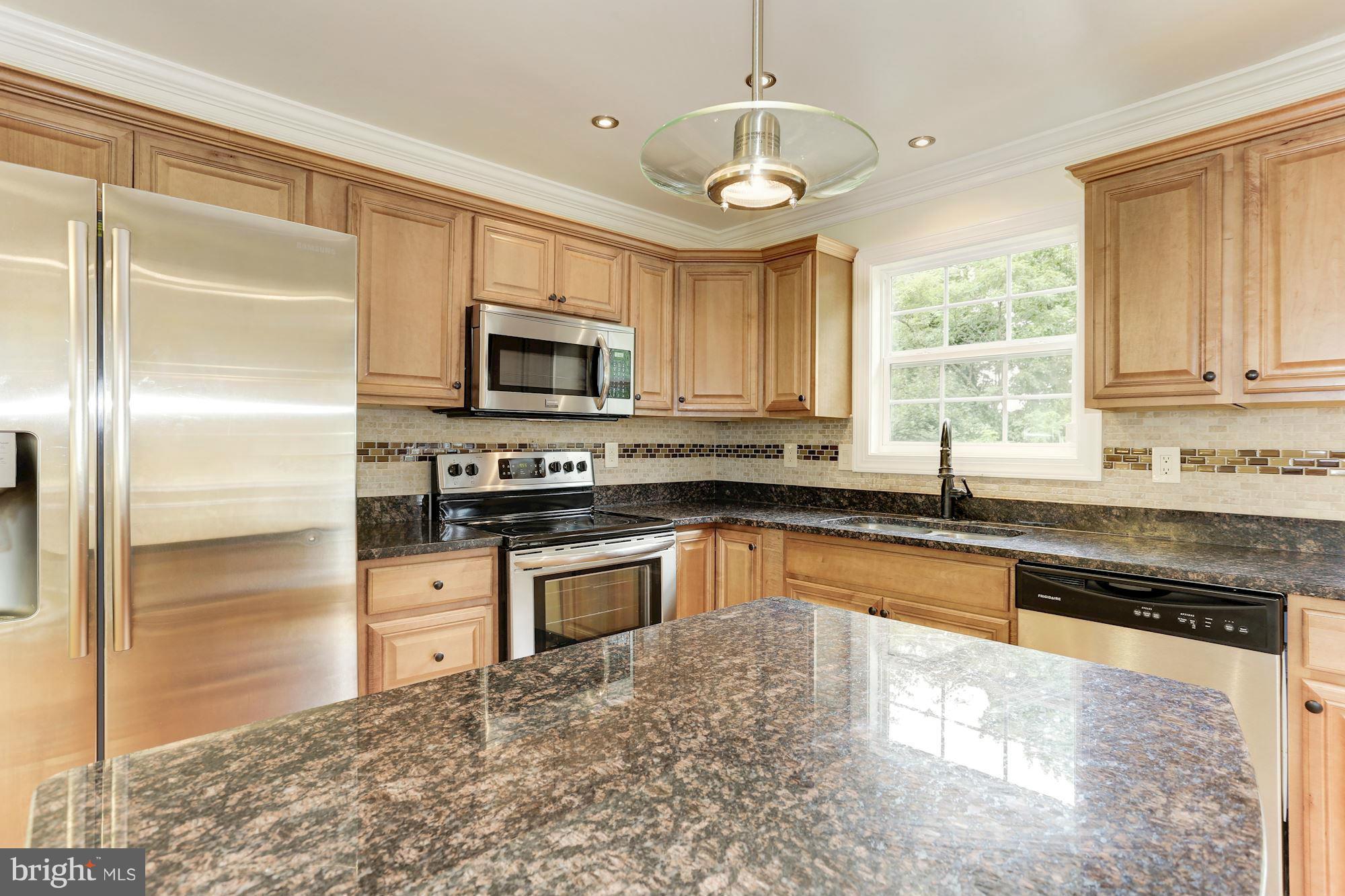 9110 Old Palmer Road Fort Washington, MD 20744 - Photo 10 of 30 Granite counters and stainless steel appliances
