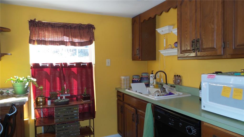 175 Francis Road Pittsburgh, PA 15239 - Photo 5 of 25 Gallery Image 5