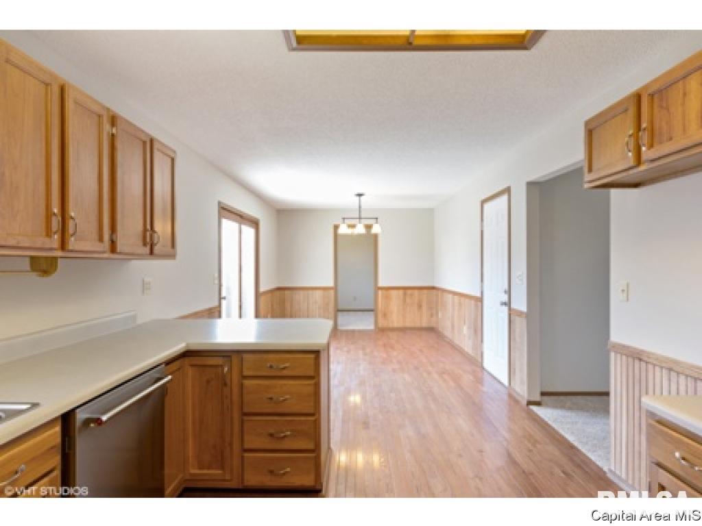 4604 Lily Lane Springfield, IL 62703 - Photo 8 of 24 Gallery Image 8