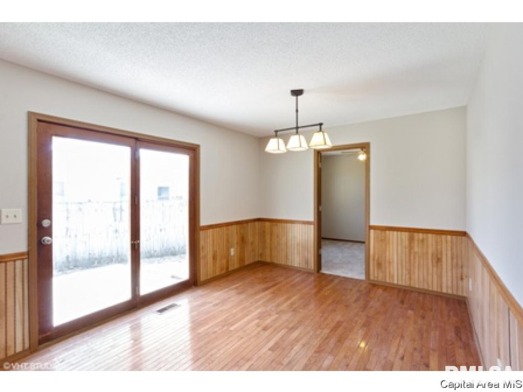 4604 Lily Lane Springfield, IL 62703 - Photo 9 of 24 Gallery Image 9