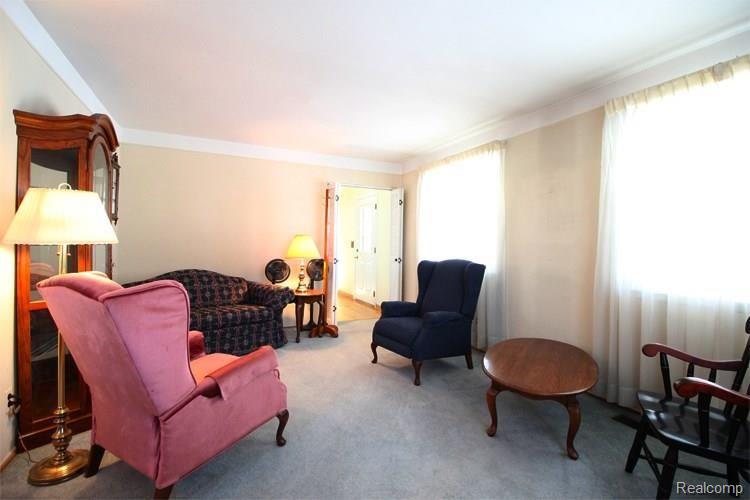 18511 Davidson Road Fraser, MI 48026 - Photo 4 of 19 UFamily.jpg