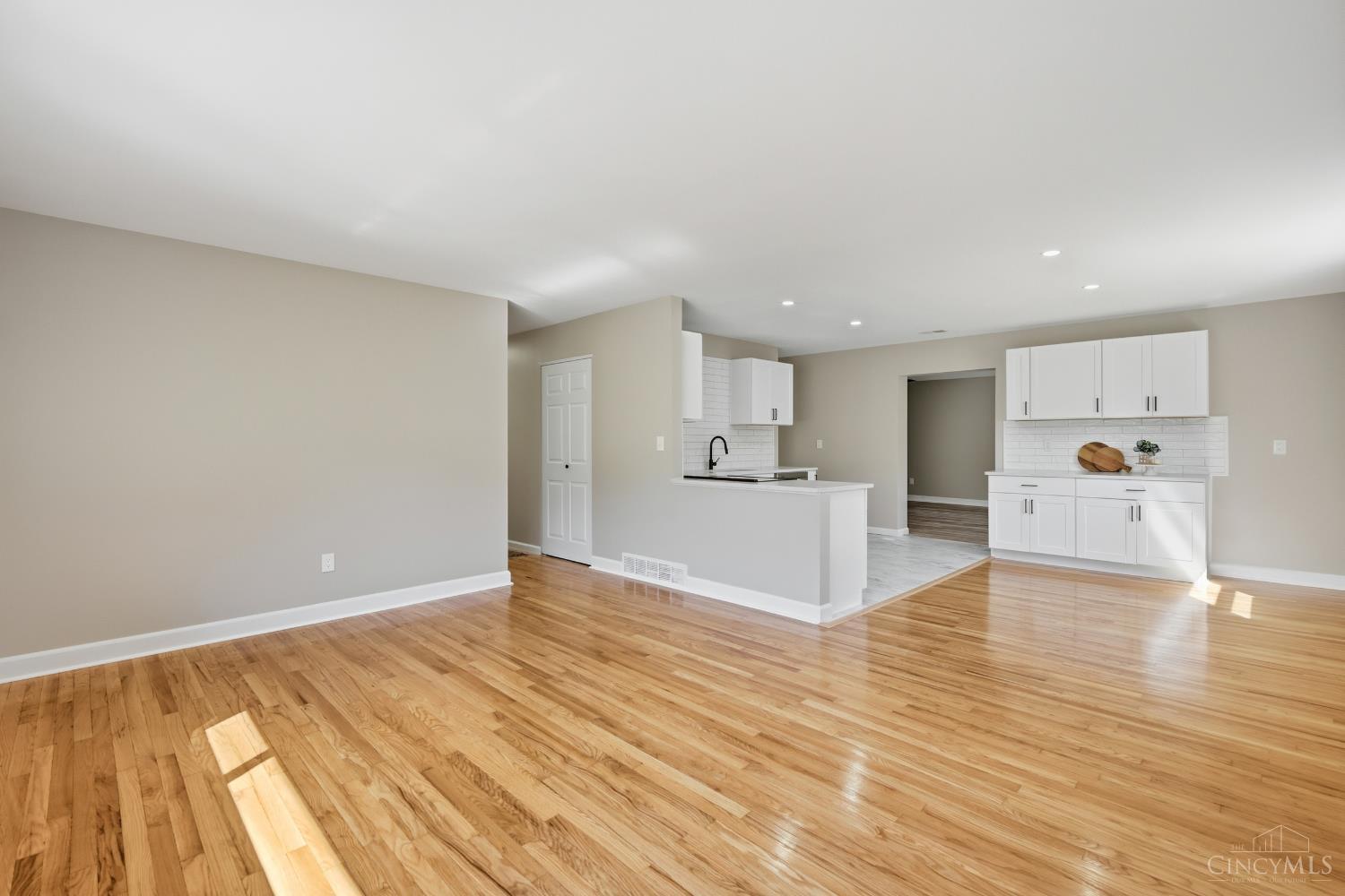7034 Hearne Road Cincinnati, OH 45248 - Photo 9 of 52 Gallery Image 9