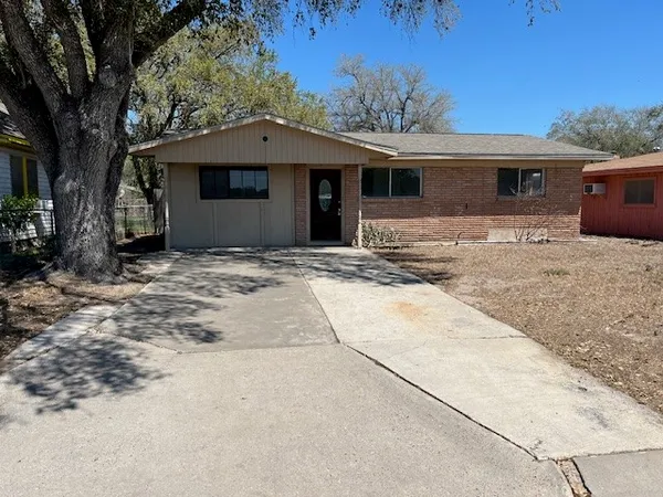 $70,000 | 820 West Adams Street, Falfurrias, TX 78355
