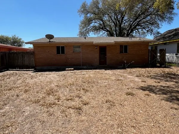 $70,000 | 820 West Adams Street, Falfurrias, TX 78355