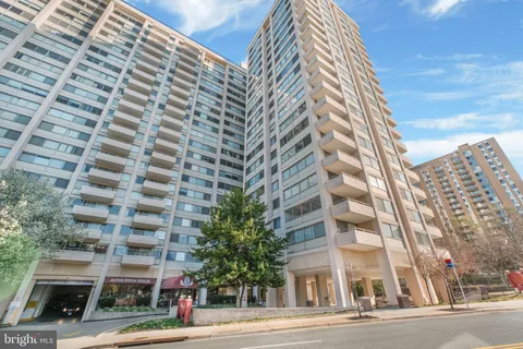 a view of a multi story building