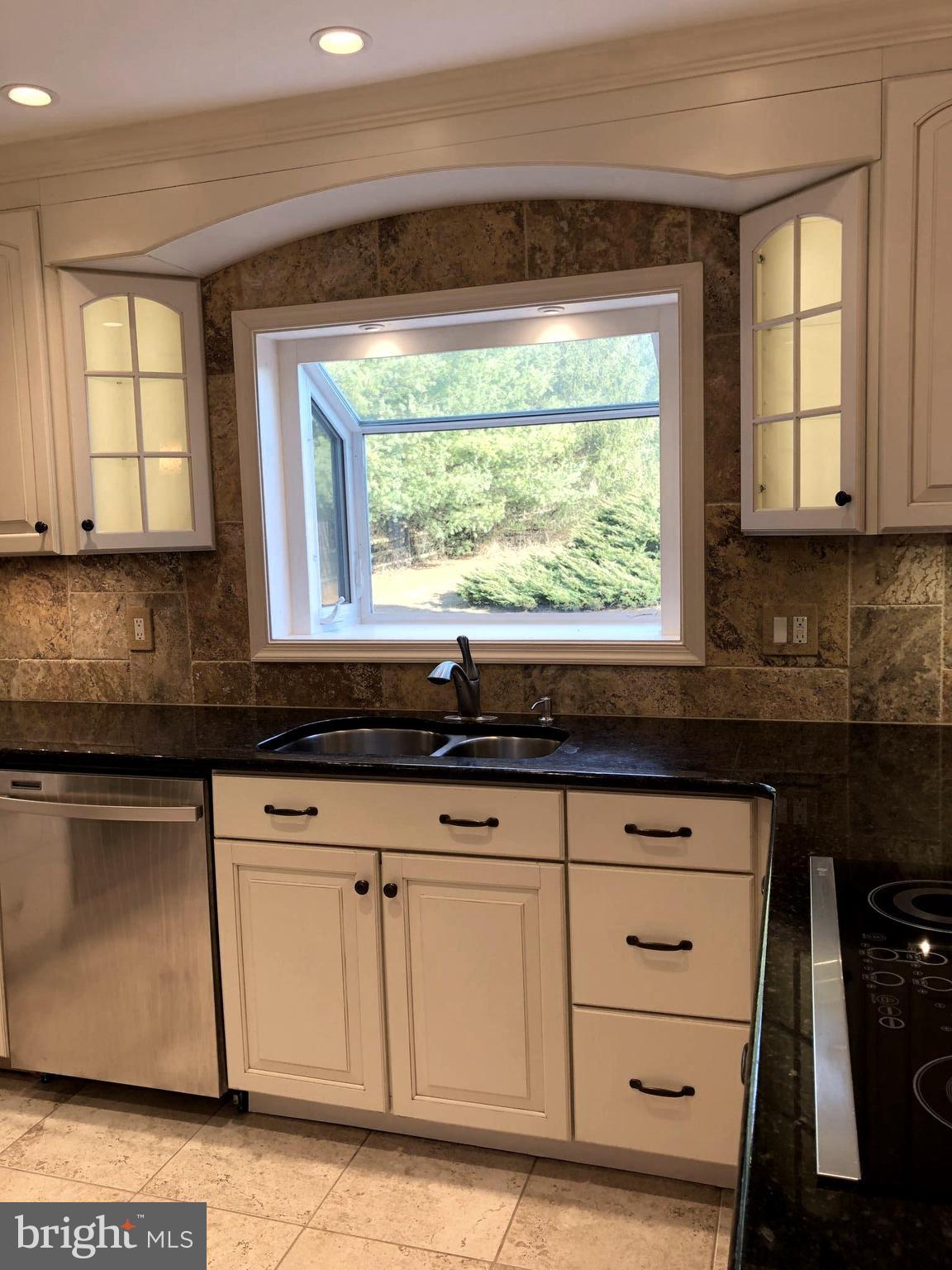 4515 Oak Ridge Drive Street, MD 21154 - Photo 5 of 24 WINDOW GARDEN