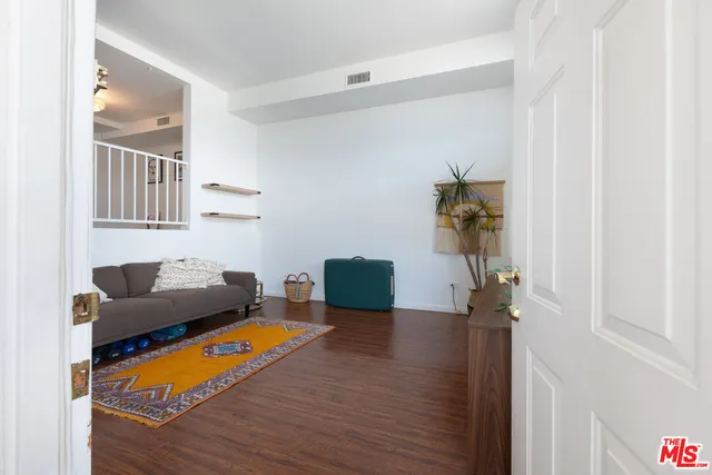 $5,295 | 1001 Figueroa Terrace, Unit 305, Los Angeles, CA 90012