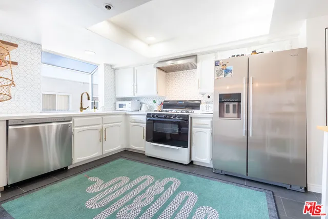 $5,295 | 1001 Figueroa Terrace, Unit 305, Los Angeles, CA 90012