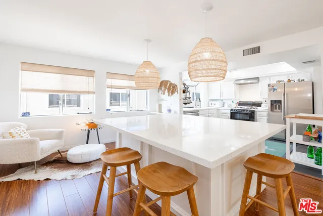 $5,295 | 1001 Figueroa Terrace, Unit 305, Los Angeles, CA 90012