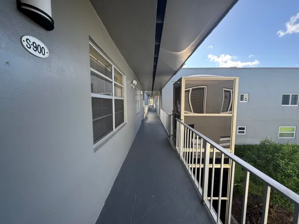 $1,500 | 900 Normandy Lane, Delray Beach, FL 33484