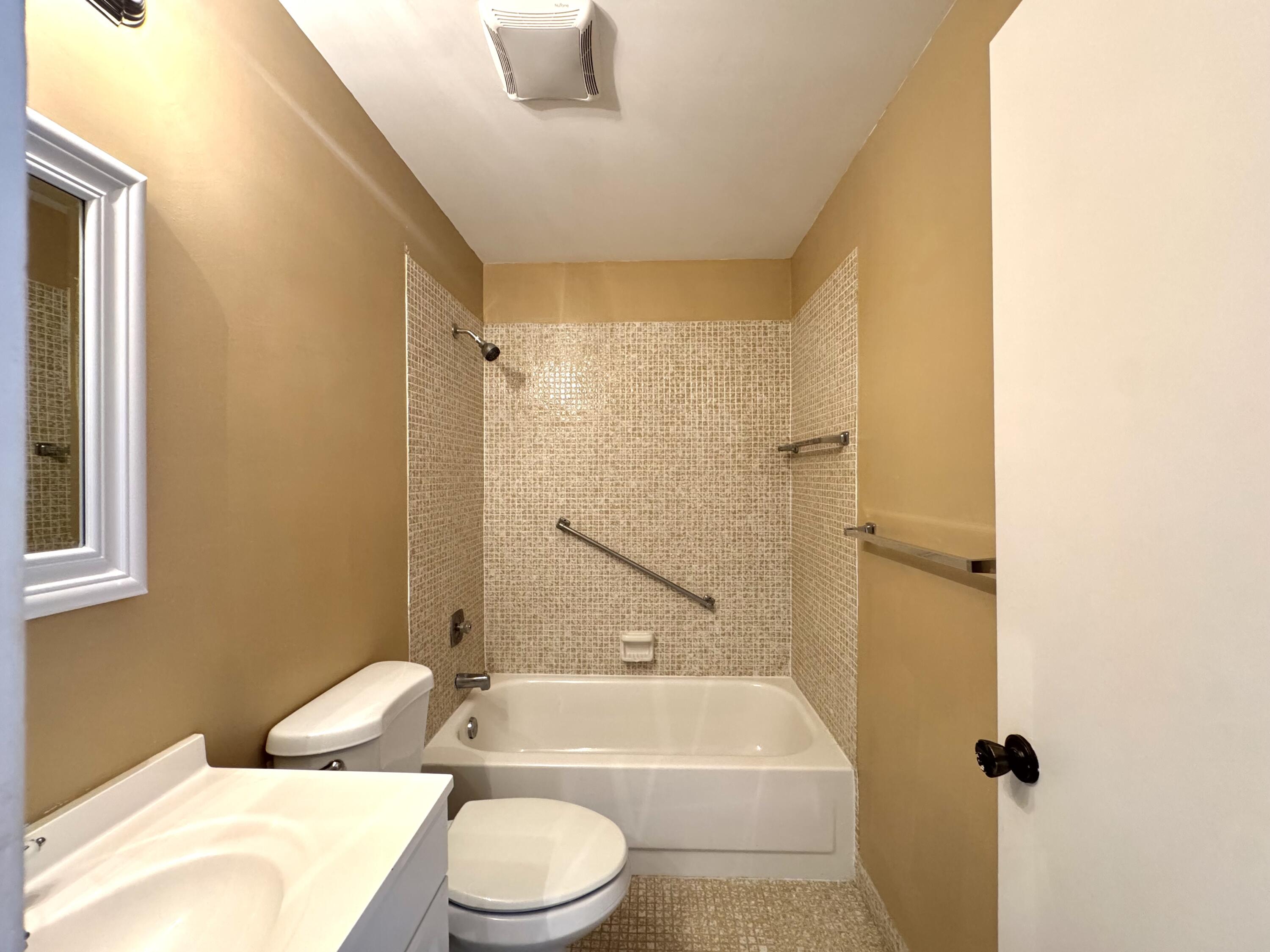 900 Normandy Lane Delray Beach, FL 33484 - Photo 11 of 22 a bathroom with a toilet a sink and bathtub