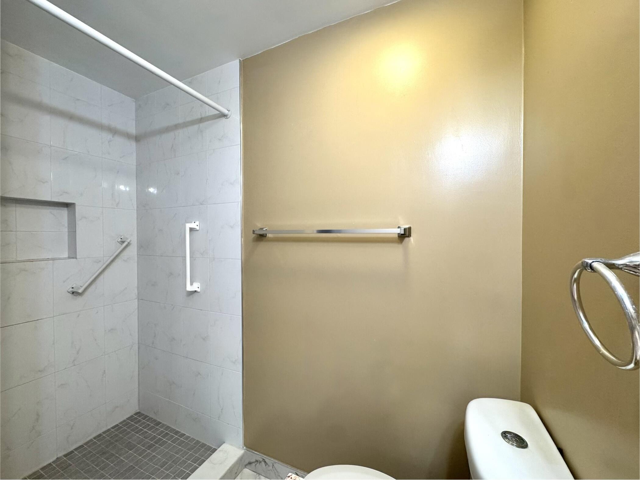 900 Normandy Lane Delray Beach, FL 33484 - Photo 16 of 22 a bathroom with a toilet