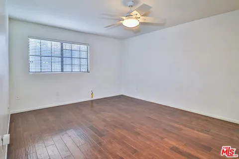 $4,500 | 18100 Burbank Boulevard, Unit 19, Tarzana, CA 91356