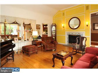 1898 Lambert Road Jenkintown, PA 19046 - Photo 5 of 12 Living Room