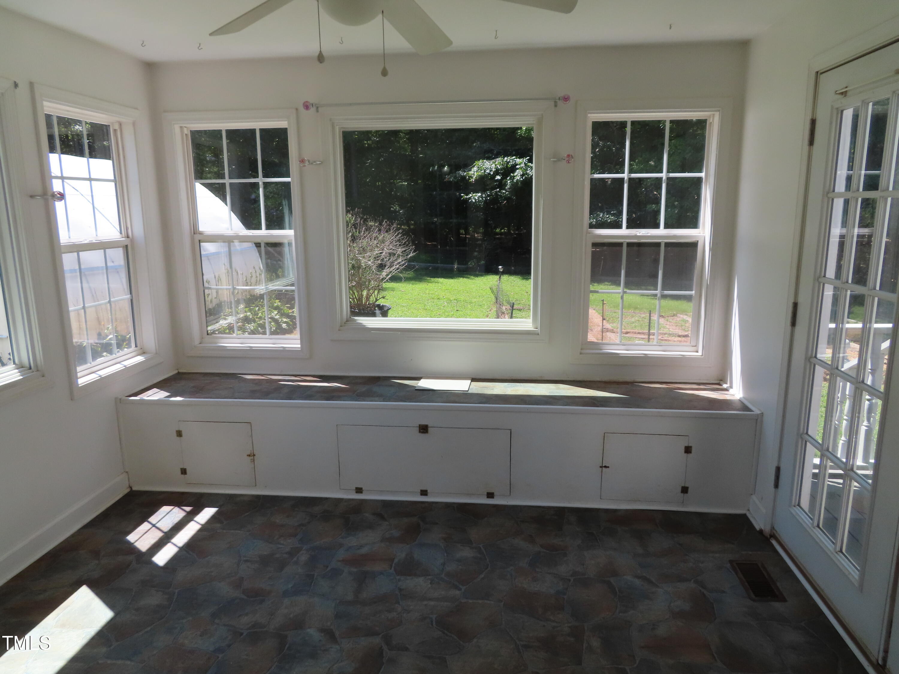 5075 Range Road Oxford, NC 27565 - Photo 10 of 16 Sunroom