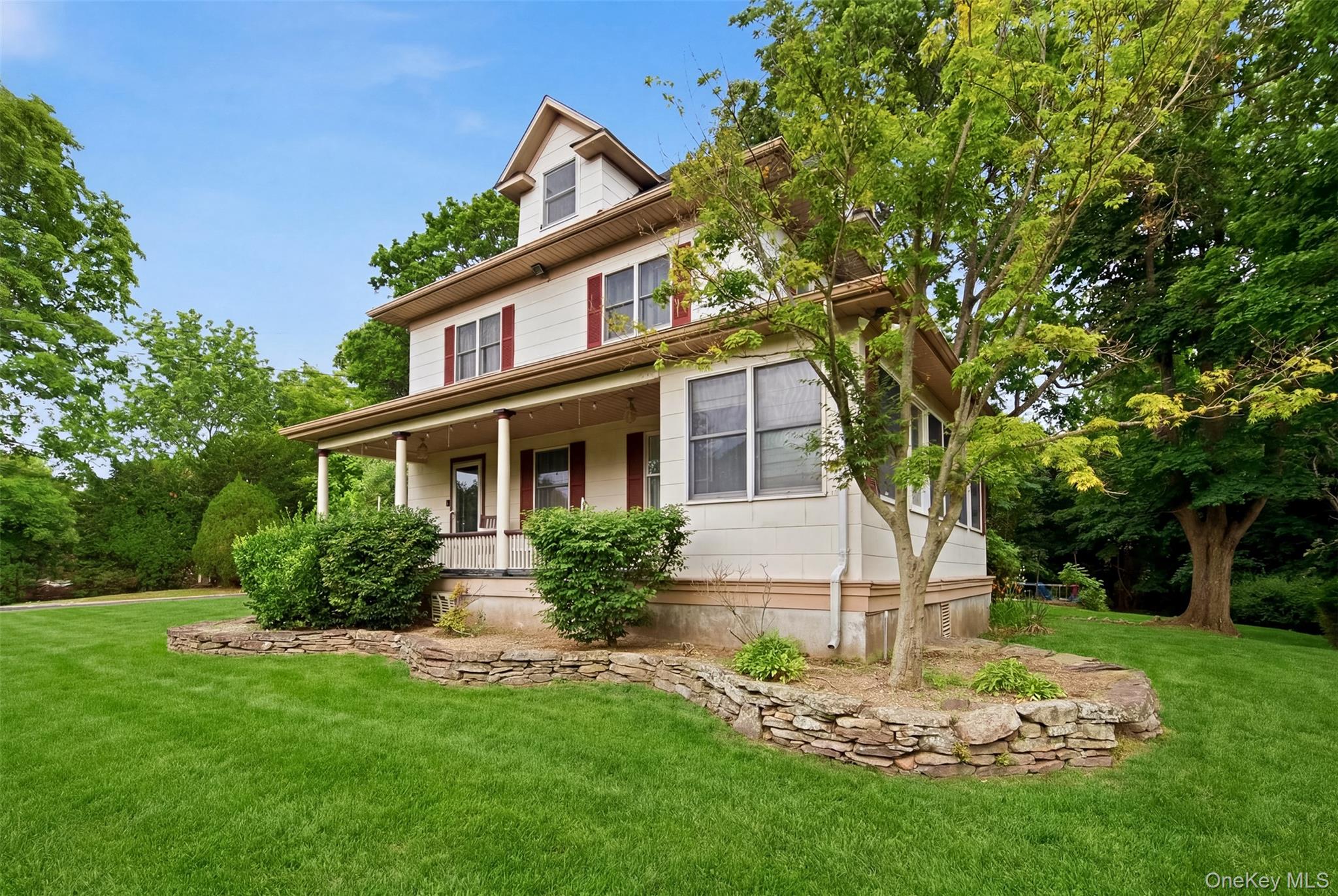 863 Lake Road Huntington, NY 11743 - Photo 3 of 28